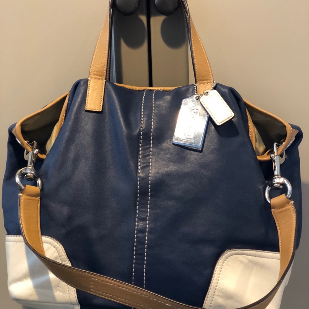 Authentic Coach tote/shoulder bag